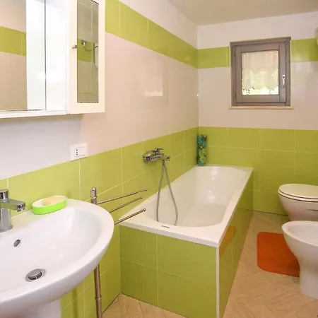 Beautiful In With Kitchenette Ficulle